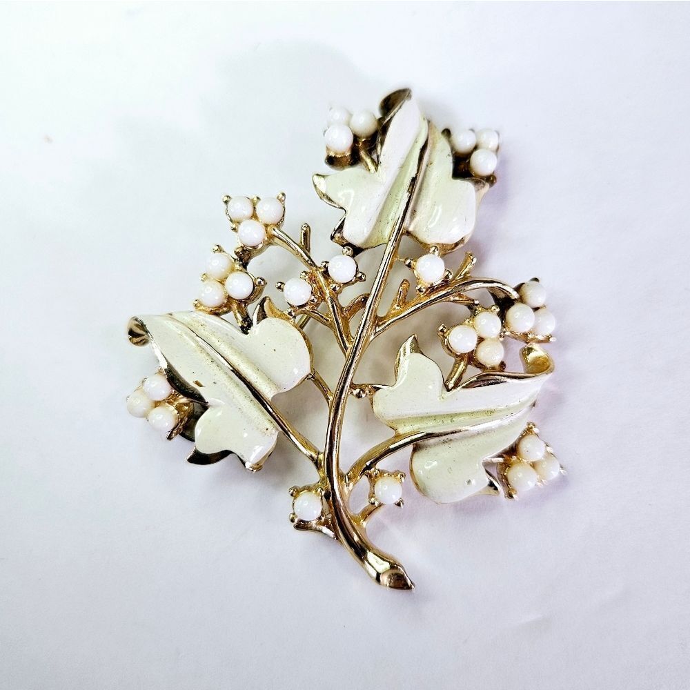 Vintage Signed Coro '50s Cream Faux Pearl Berry Spray Enameled Leaf Pin Brooch
